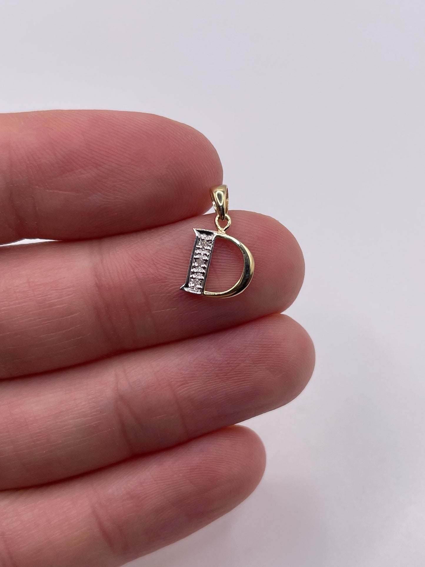 9ct gold diamond initial D pendant