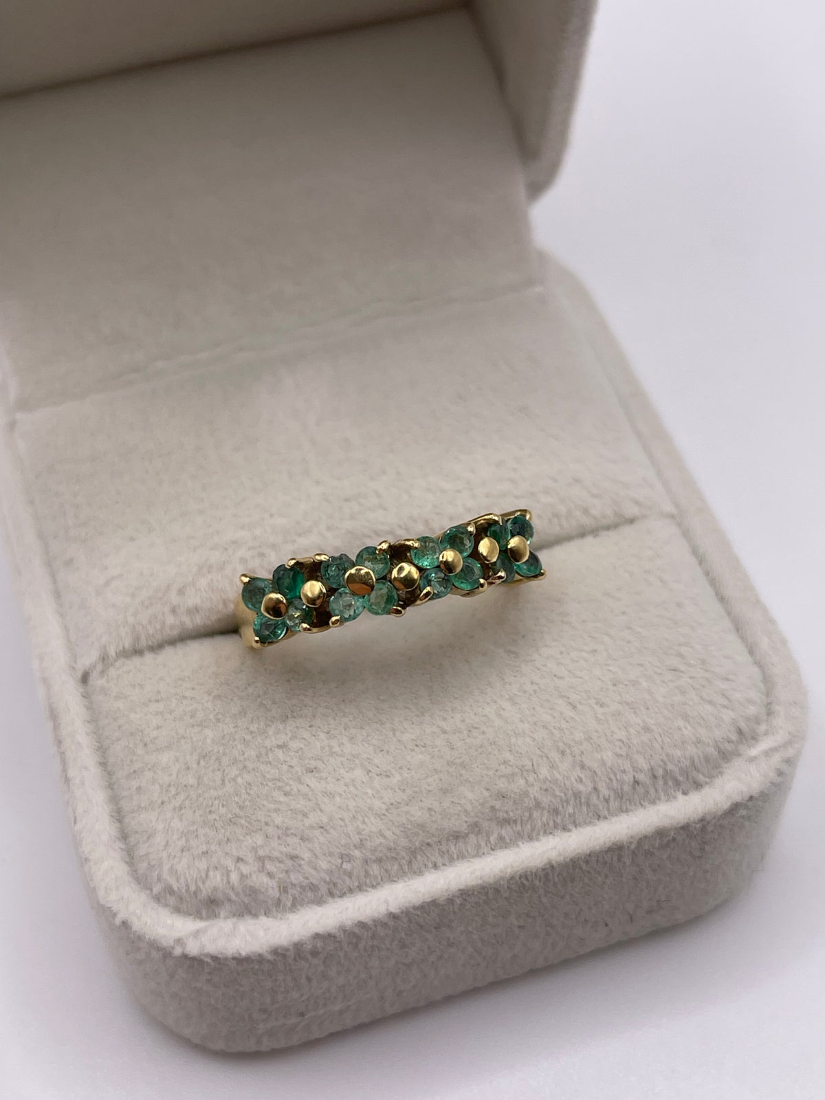 18ct gold emerald cluster ring
