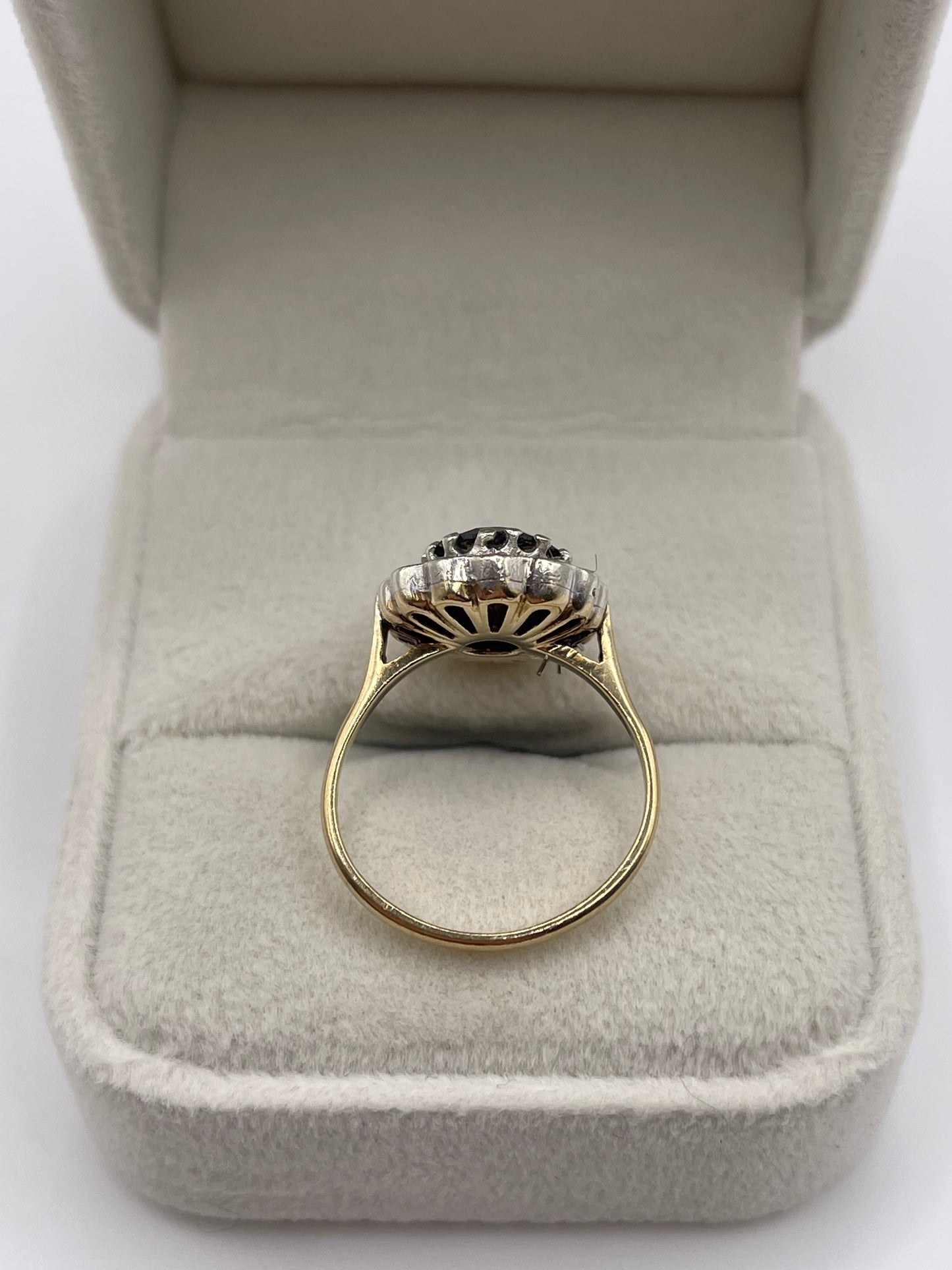 9ct gold garnet and diamond ring