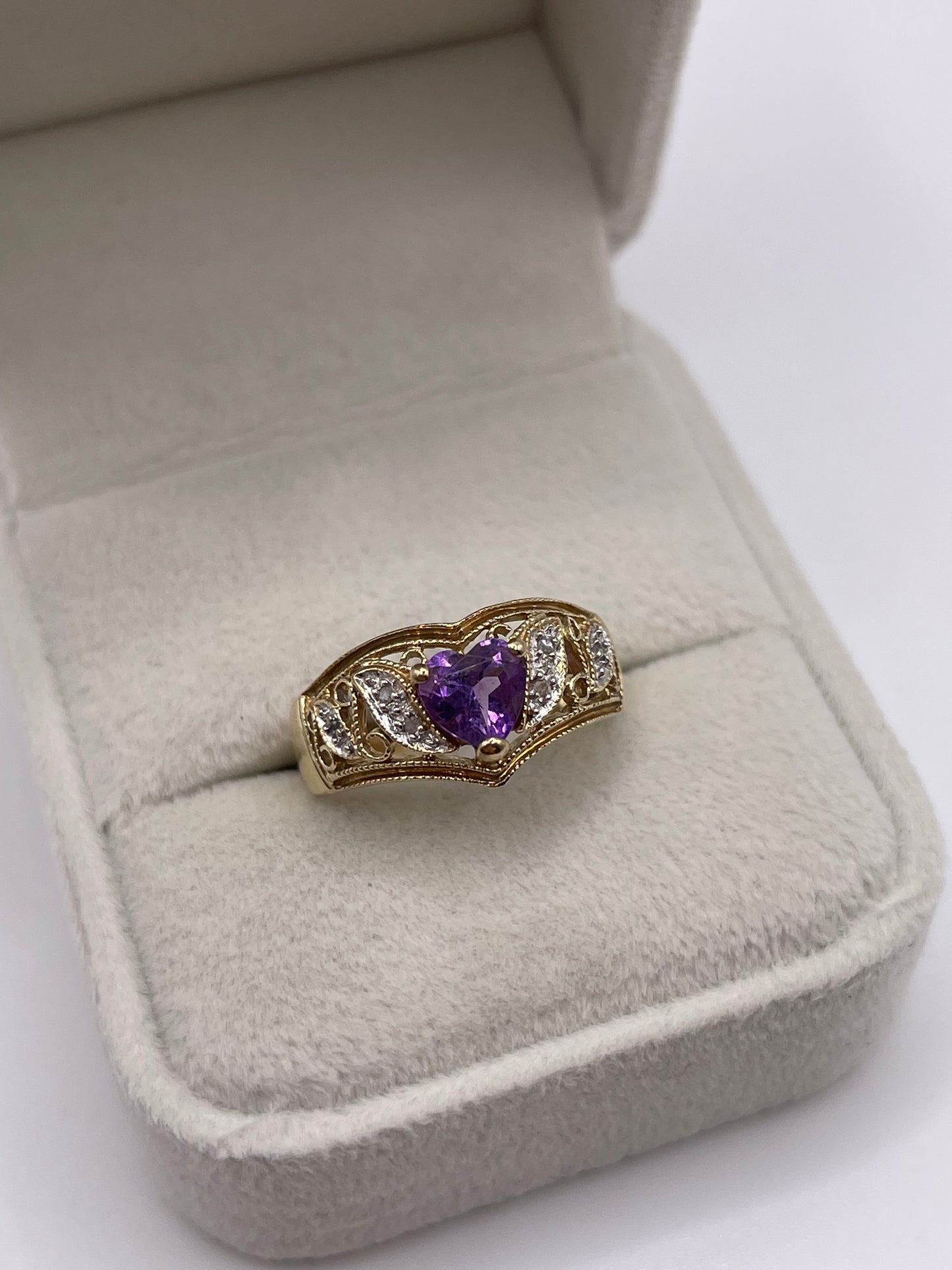9ct gold amethyst and diamond ring