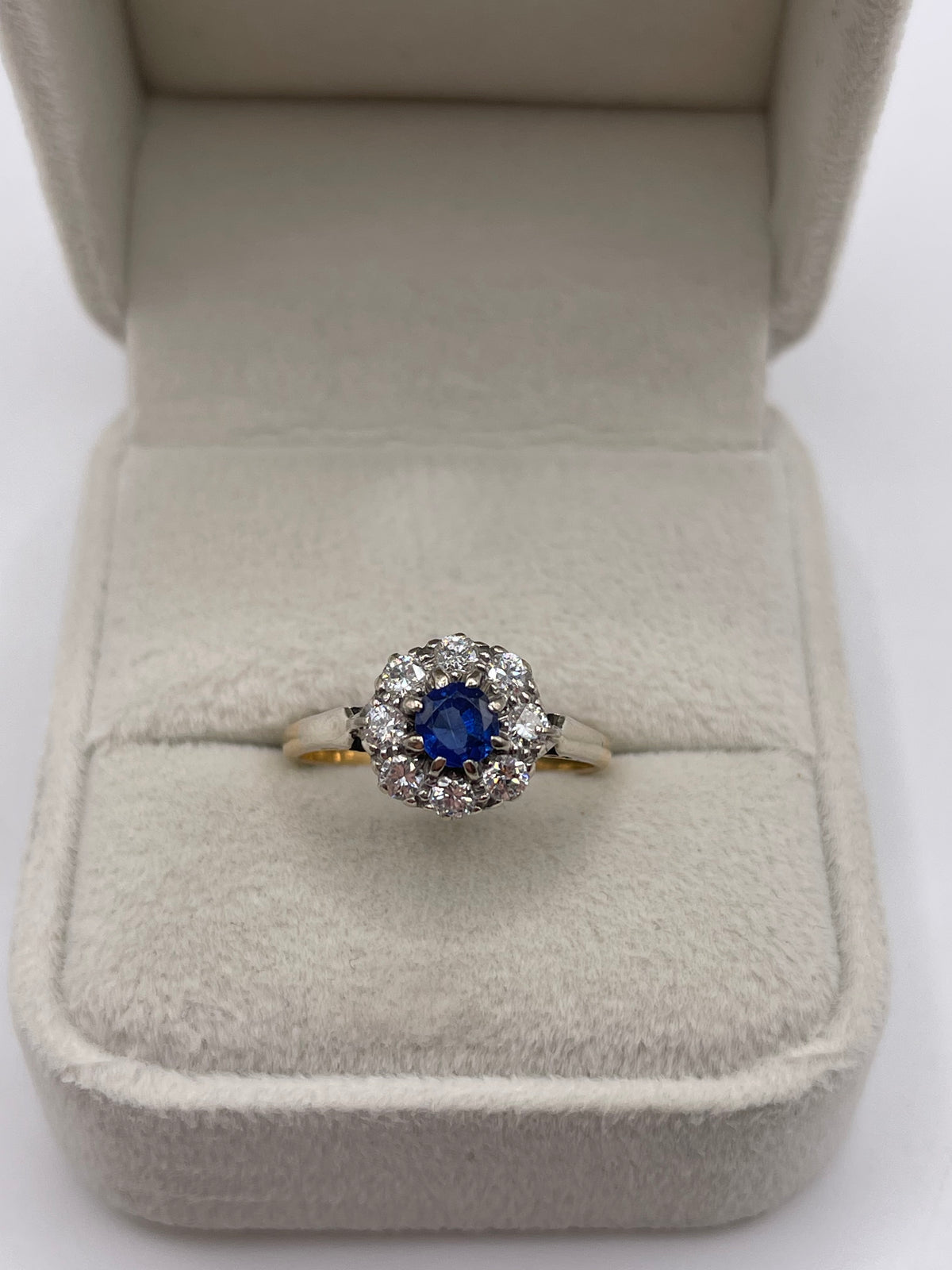 18ct gold platinum sapphire and diamond ring