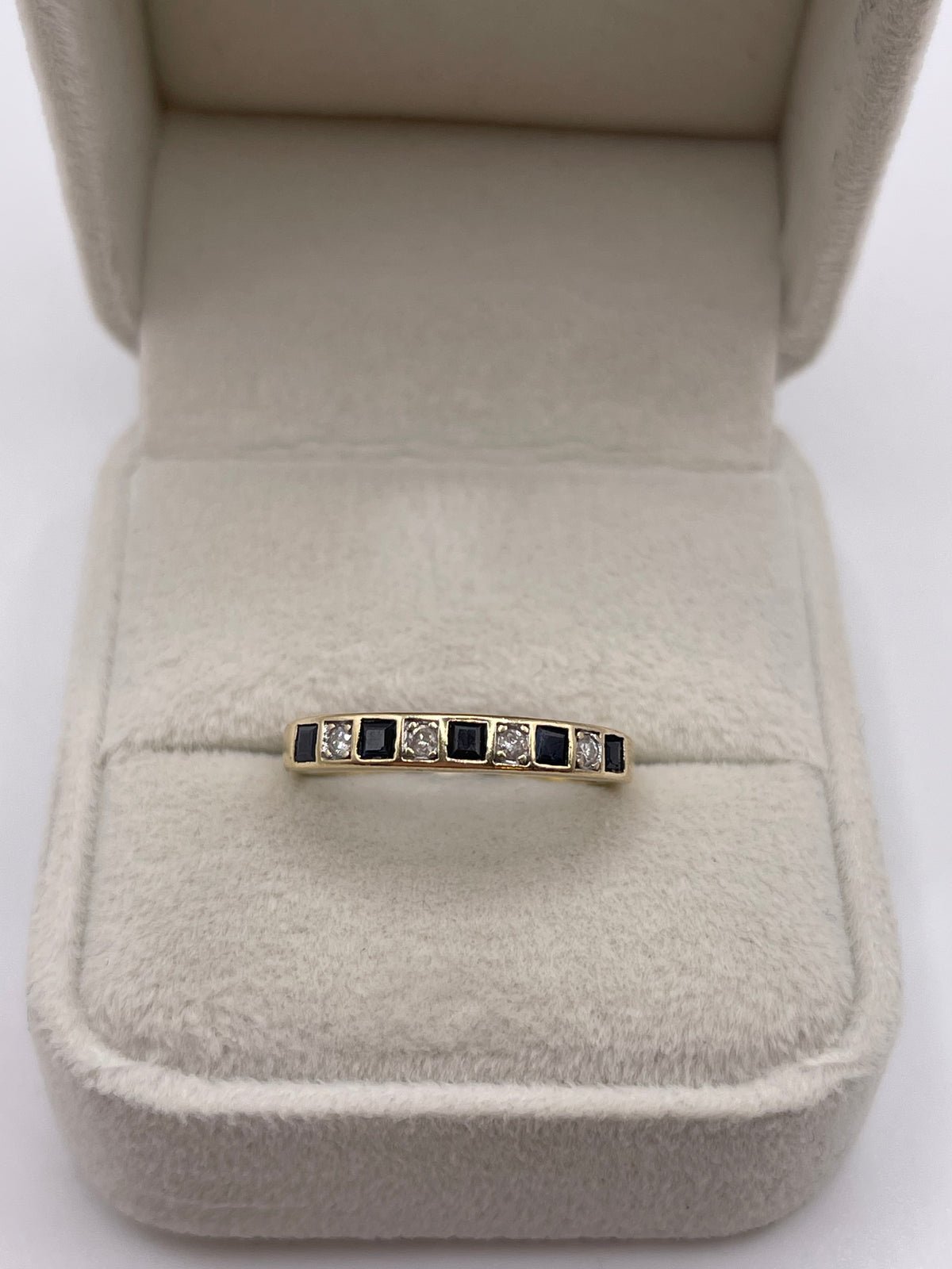 9ct gold sapphire and diamond ring