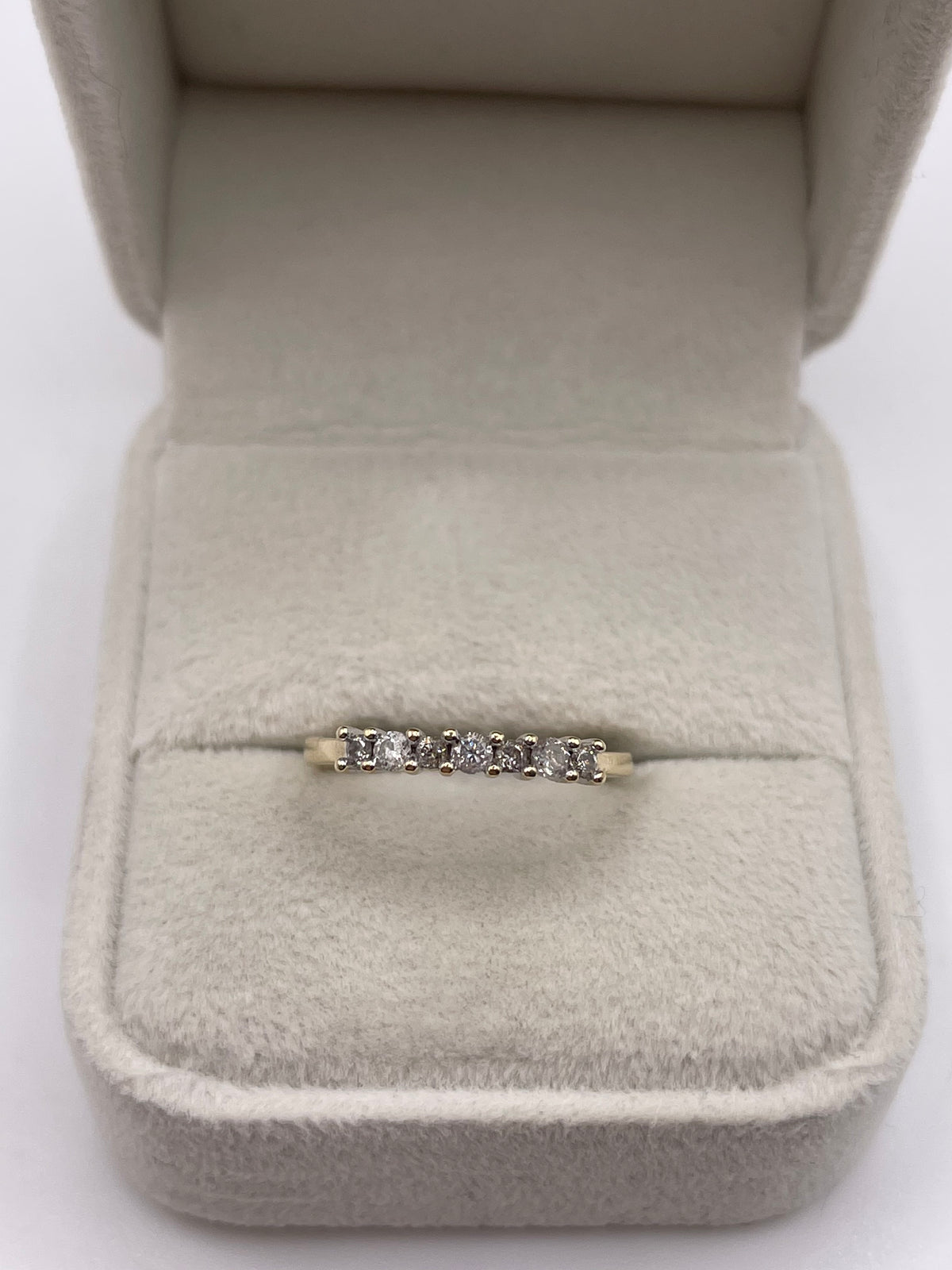 9ct gold diamond ring