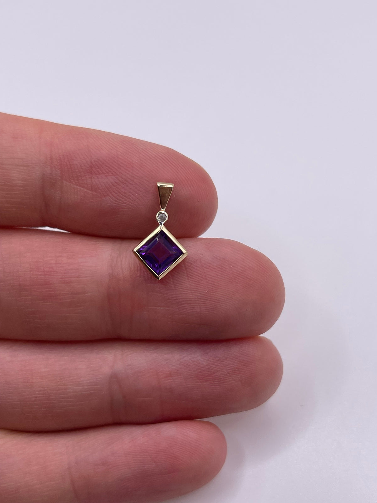 9ct gold amethyst and diamond pendant
