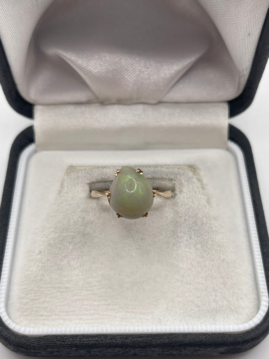 9ct gold opal ring