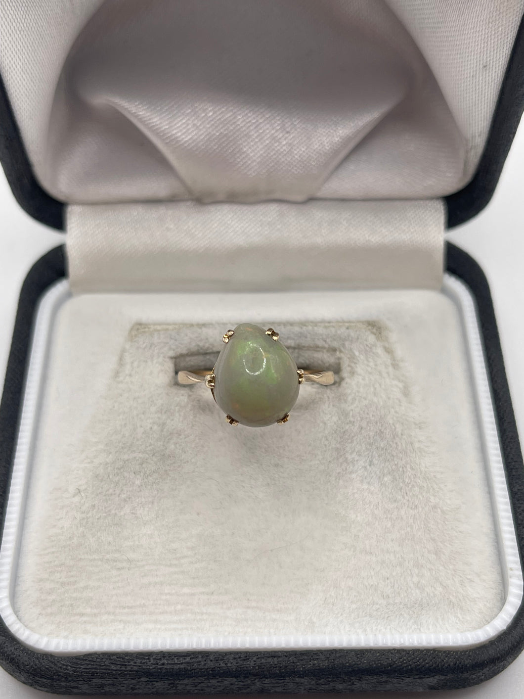 9ct gold opal ring