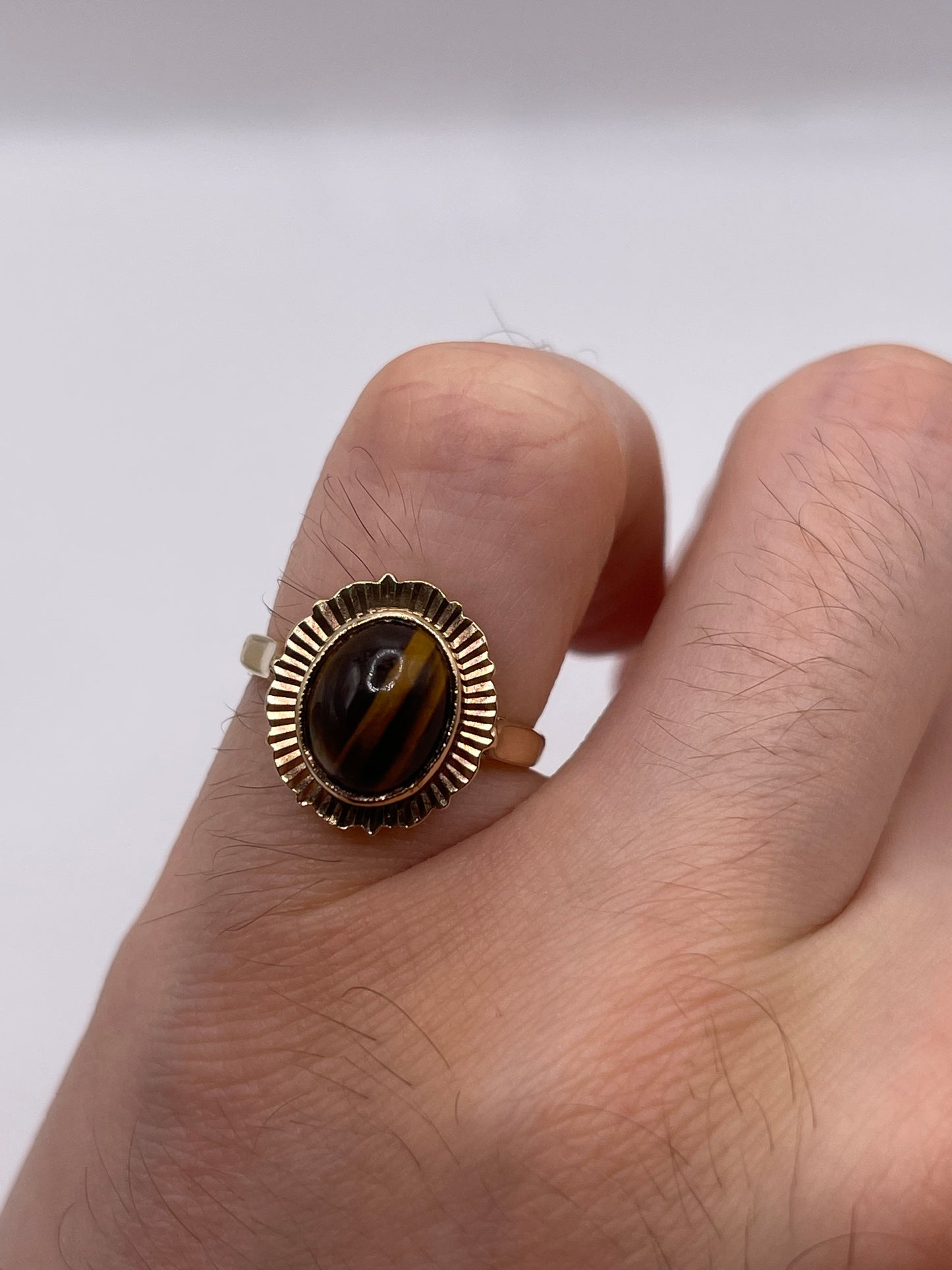 9ct gold tigers eye ring