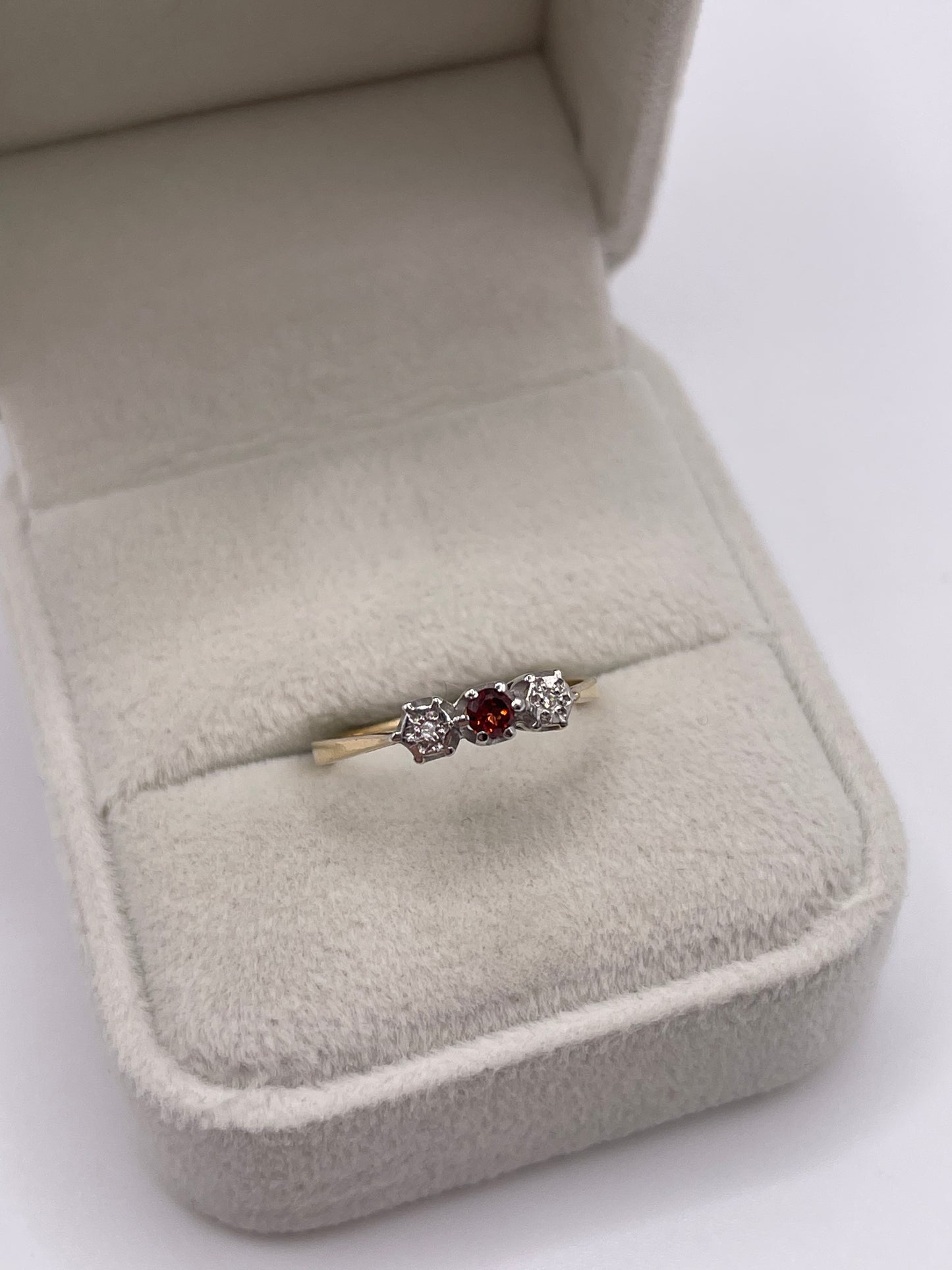 9ct gold garnet and diamond ring