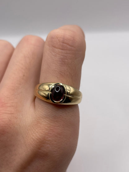 Heavy 9ct gold cabochon garnet ring