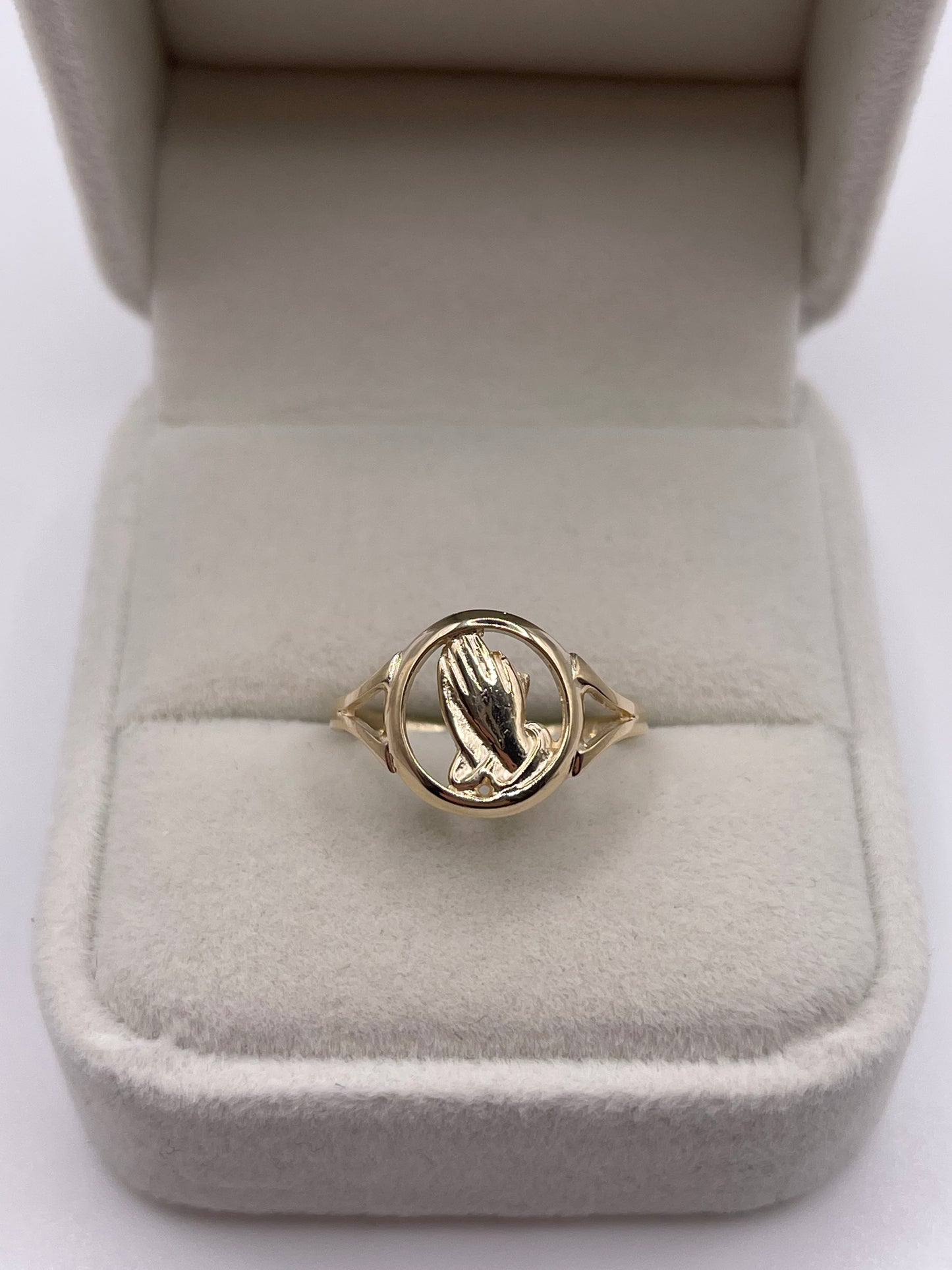 9ct gold praying hands ring
