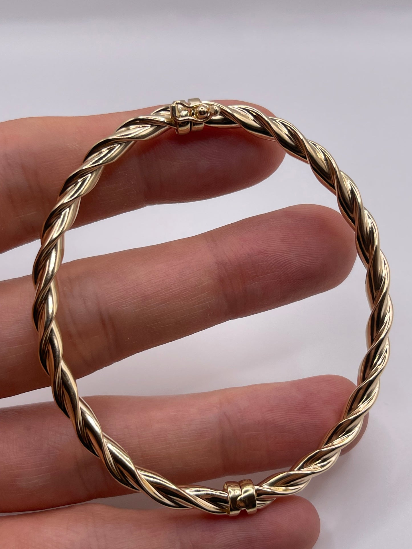 9ct gold bangle
