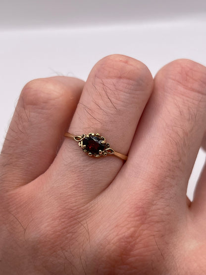 9ct gold garnet ring