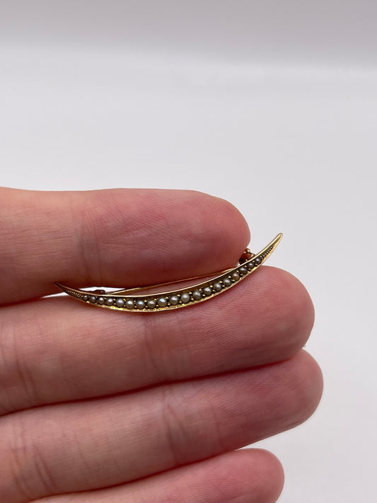 9ct gold pearl crescent brooch