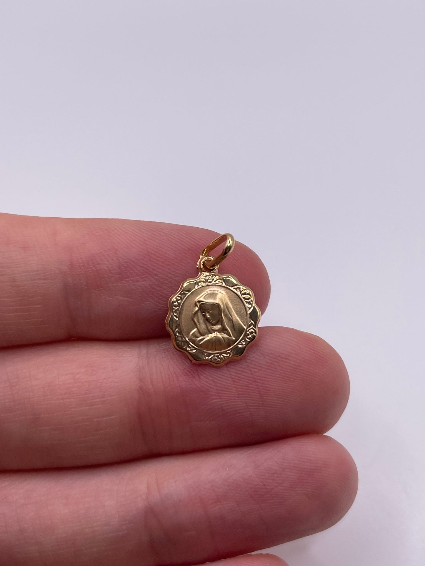 9ct gold st Mary charm