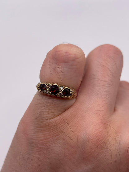 9ct gold garnet ring