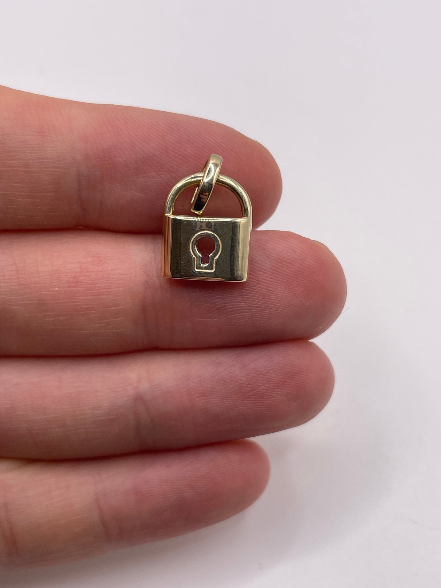 9ct gold padlock pendant