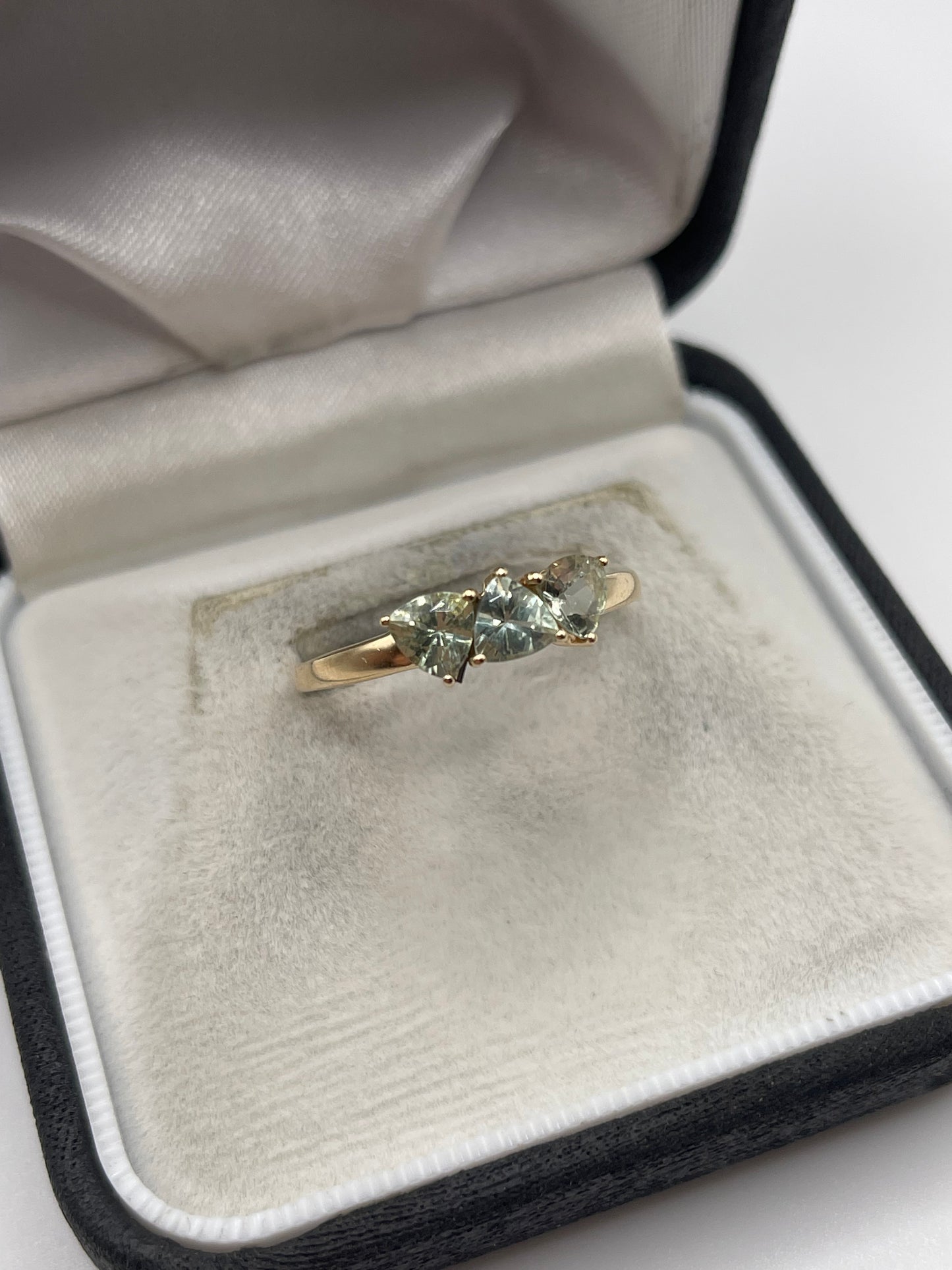 9ct gold quartz ring