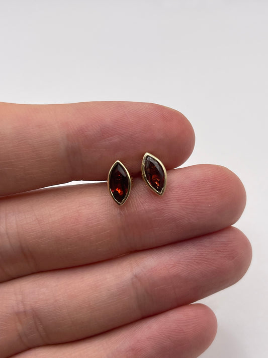 9ct gold garnet earrings