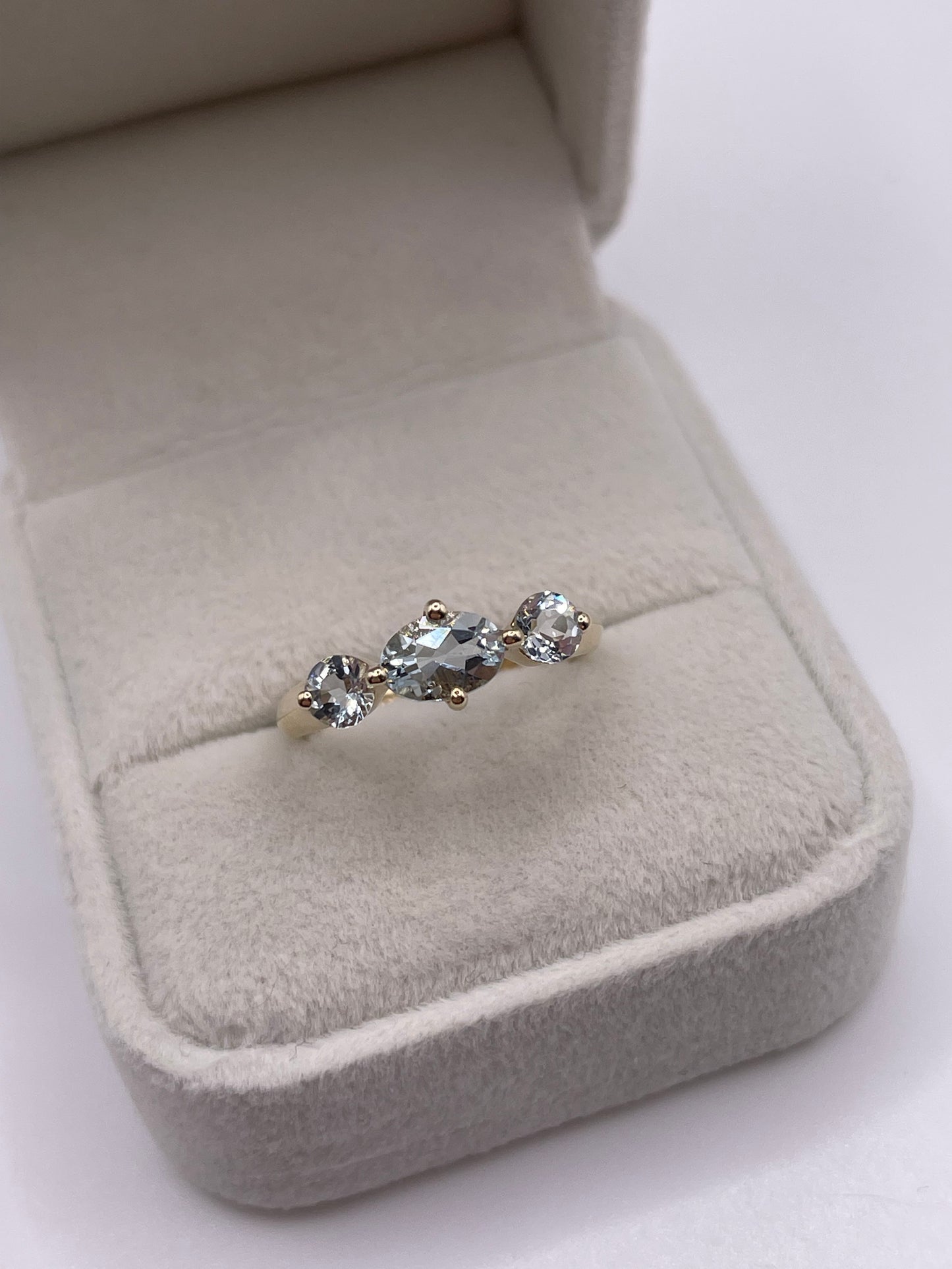 9ct gold aquamarine ring
