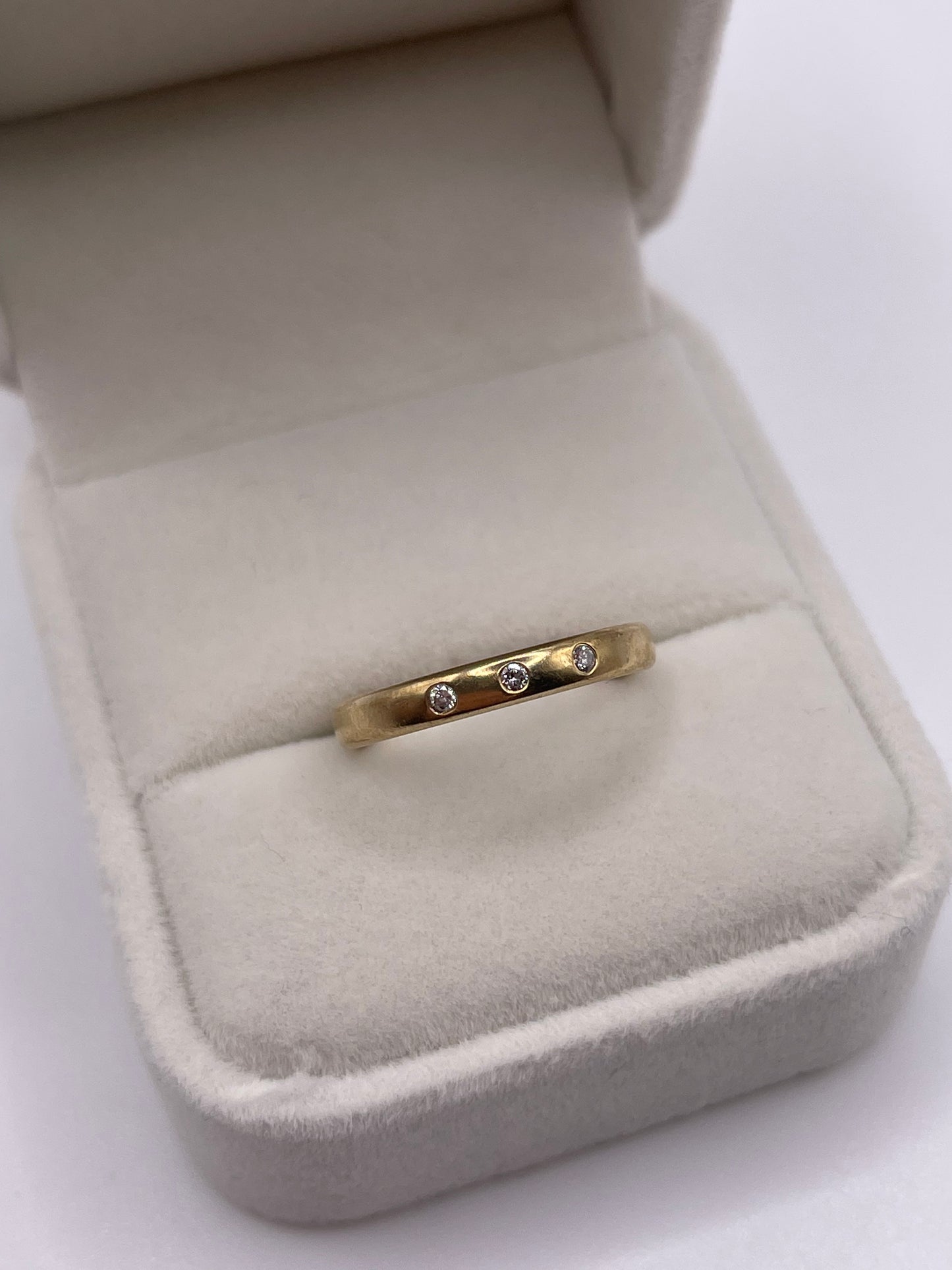 9ct gold diamond ring