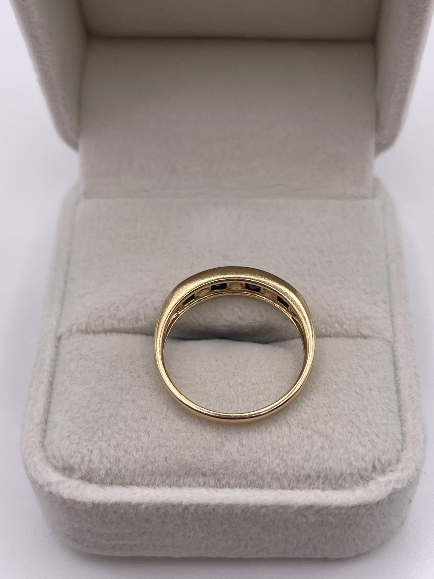 9ct gold sapphire and diamond ring