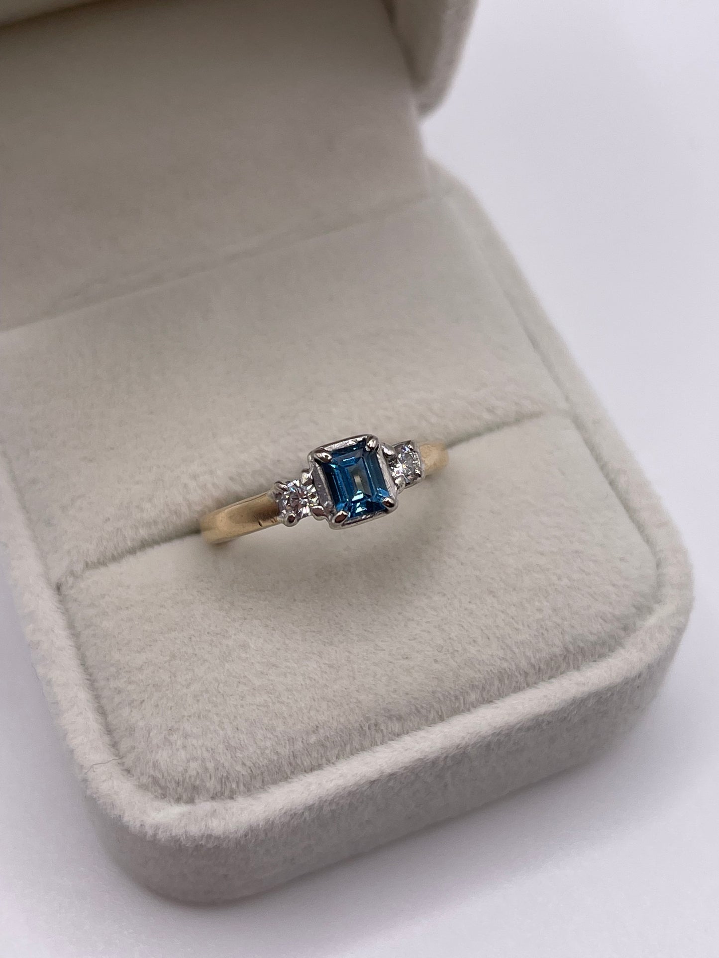 9ct gold topaz and diamond ring