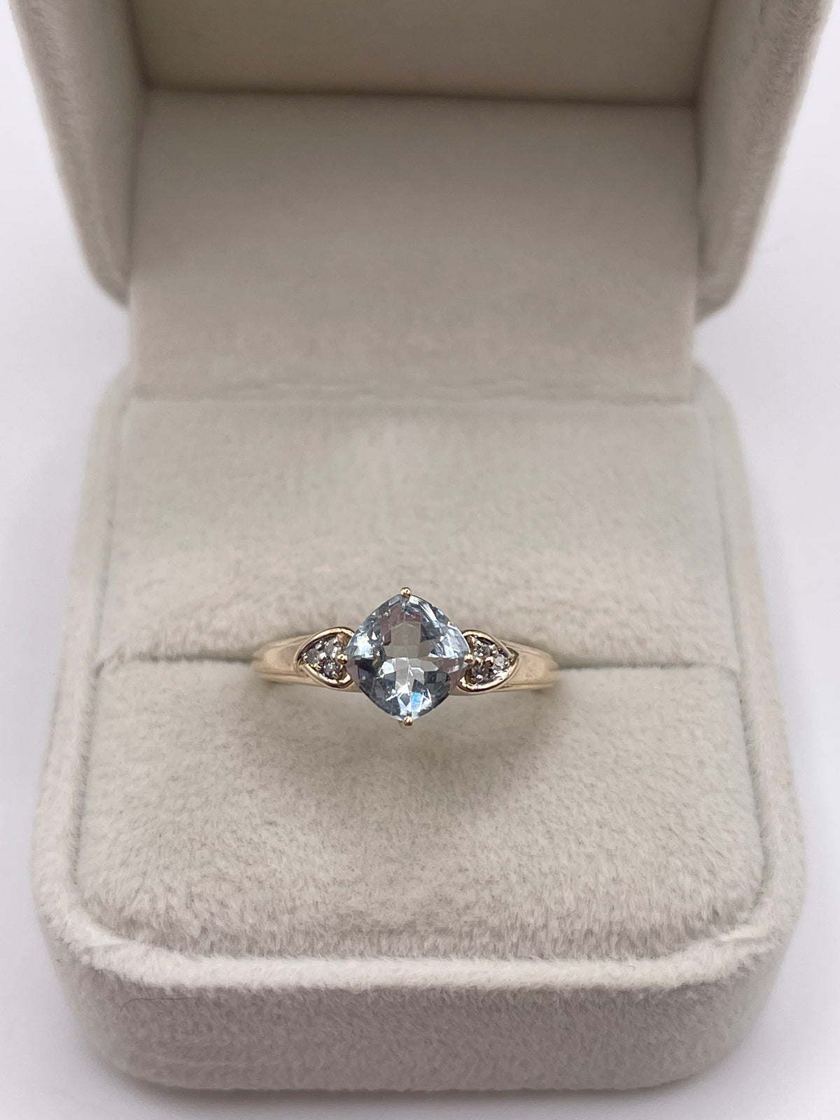 9ct gold aquamarine and diamond ring