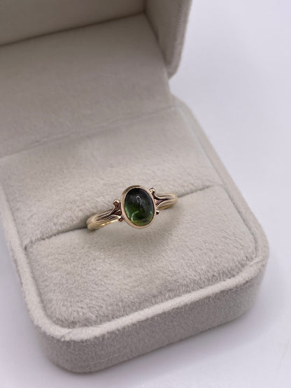 9ct gold cabochon peridot ring