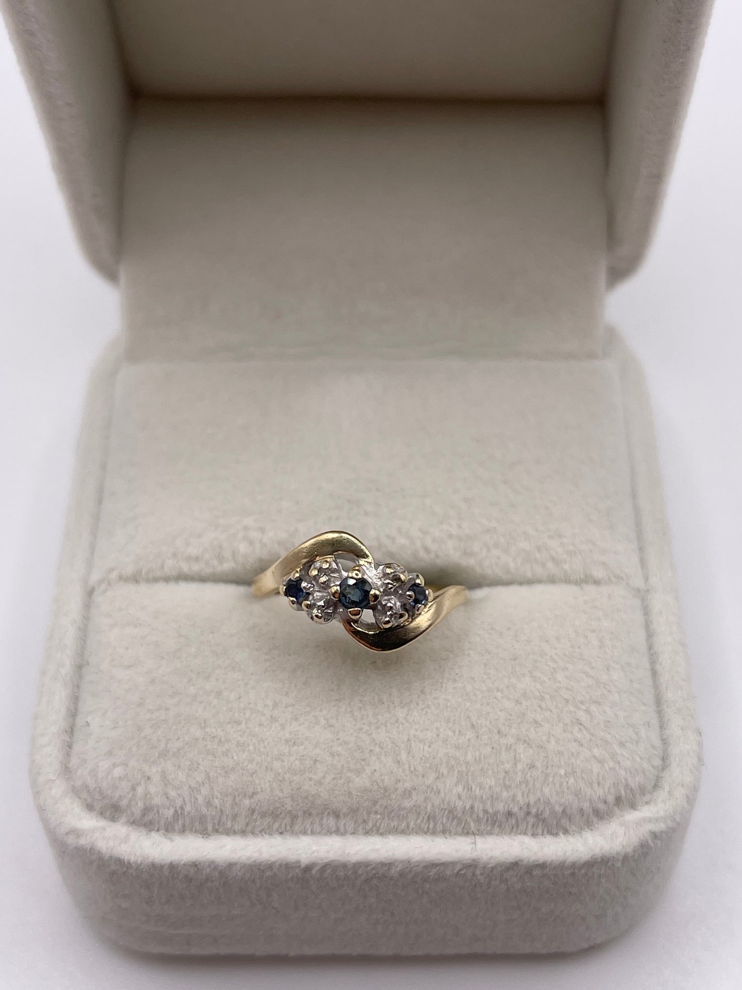 9ct gold sapphire and diamond ring