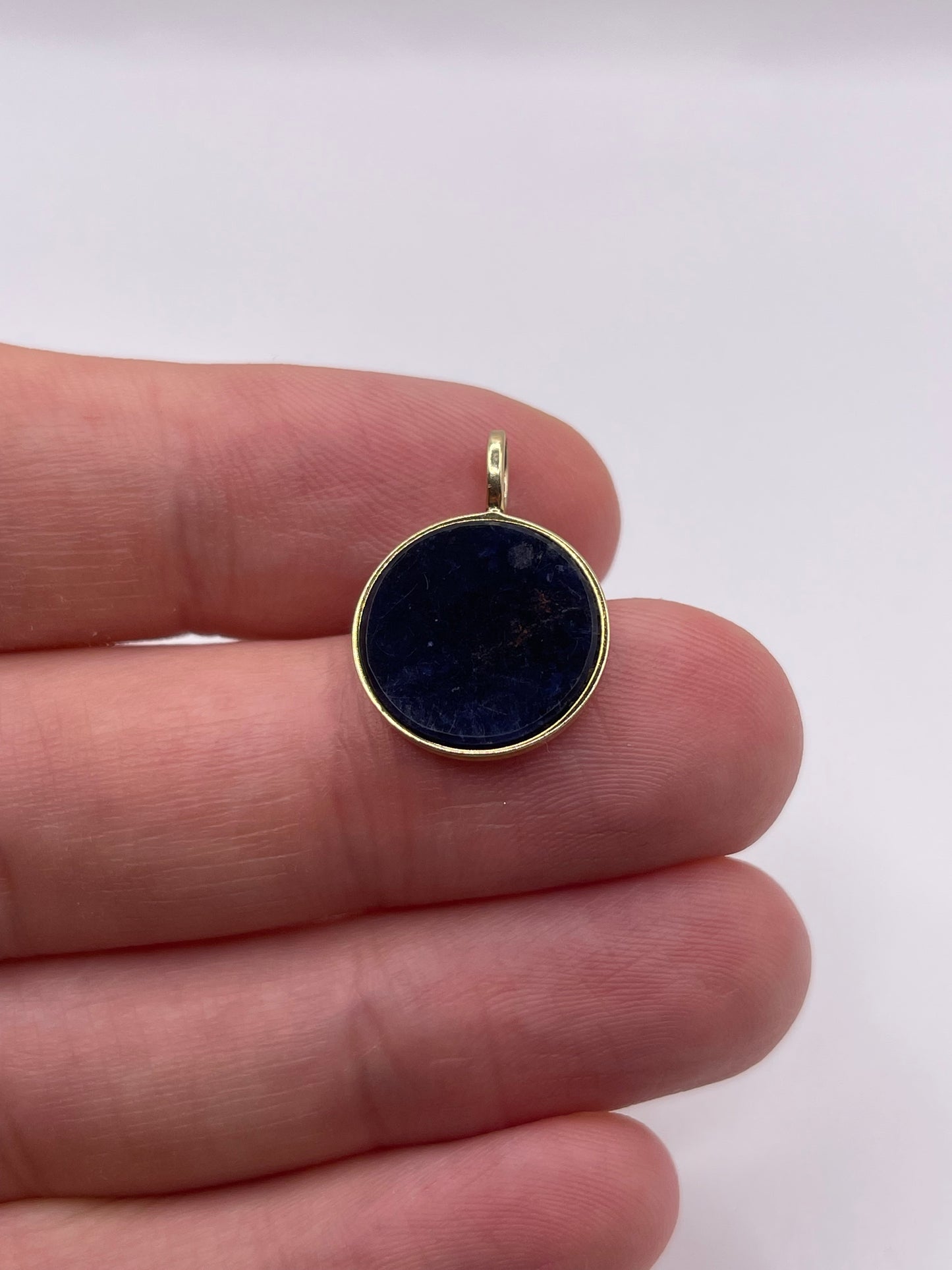 9ct gold sodalite pendant