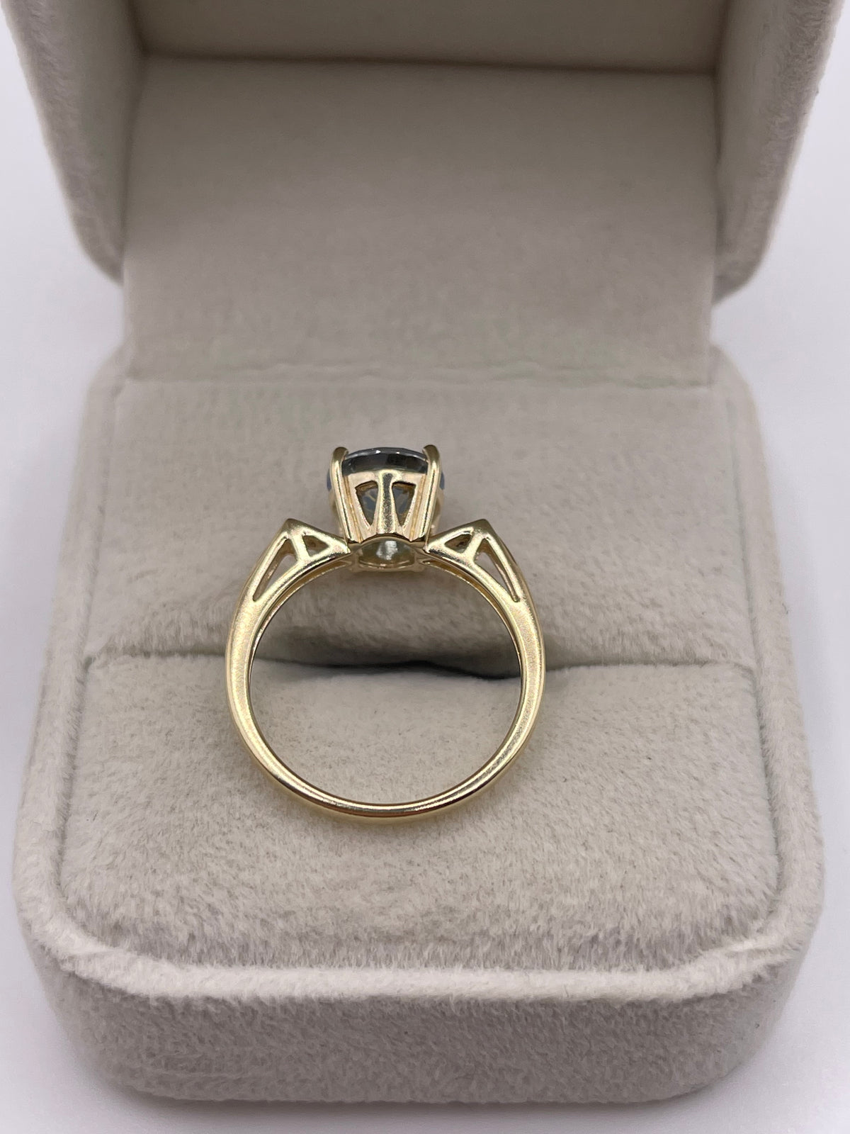 9ct gold topaz and diamond ring