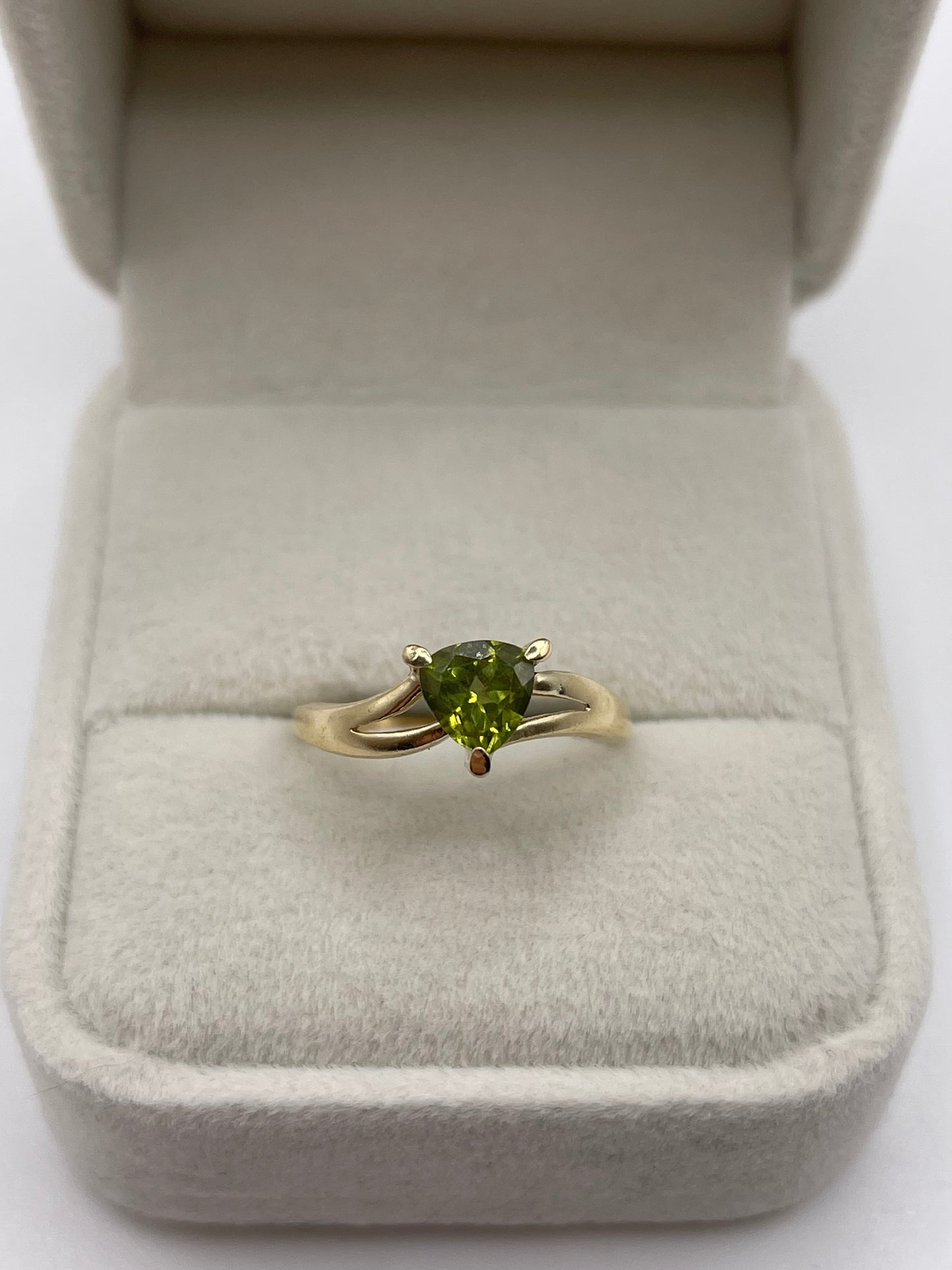 9ct gold quartz ring
