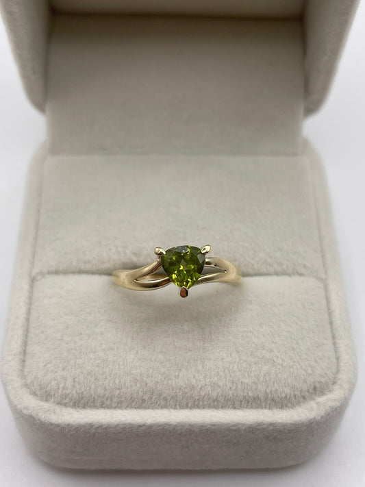 9ct gold quartz ring