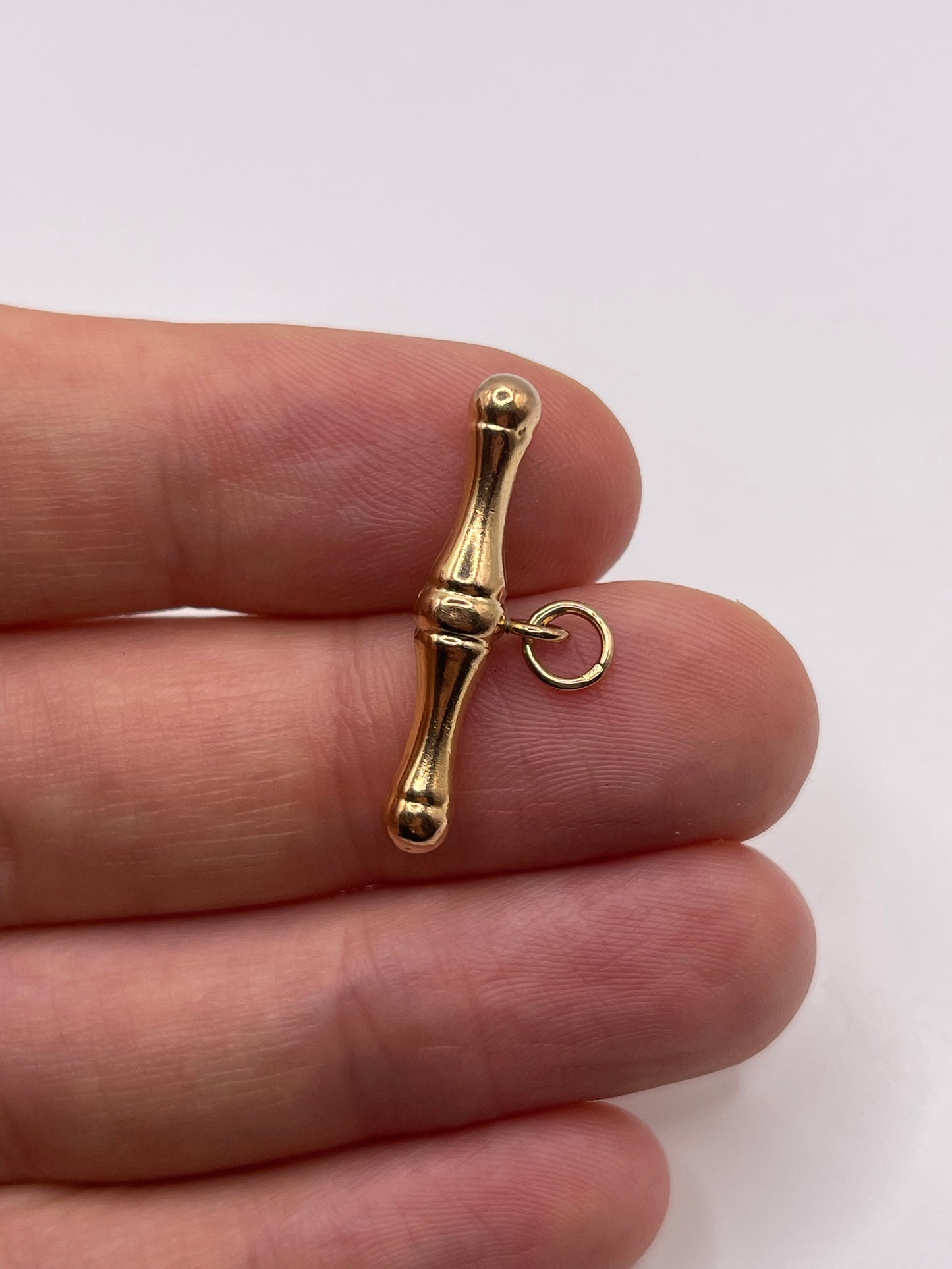 9ct gold t bar pendant