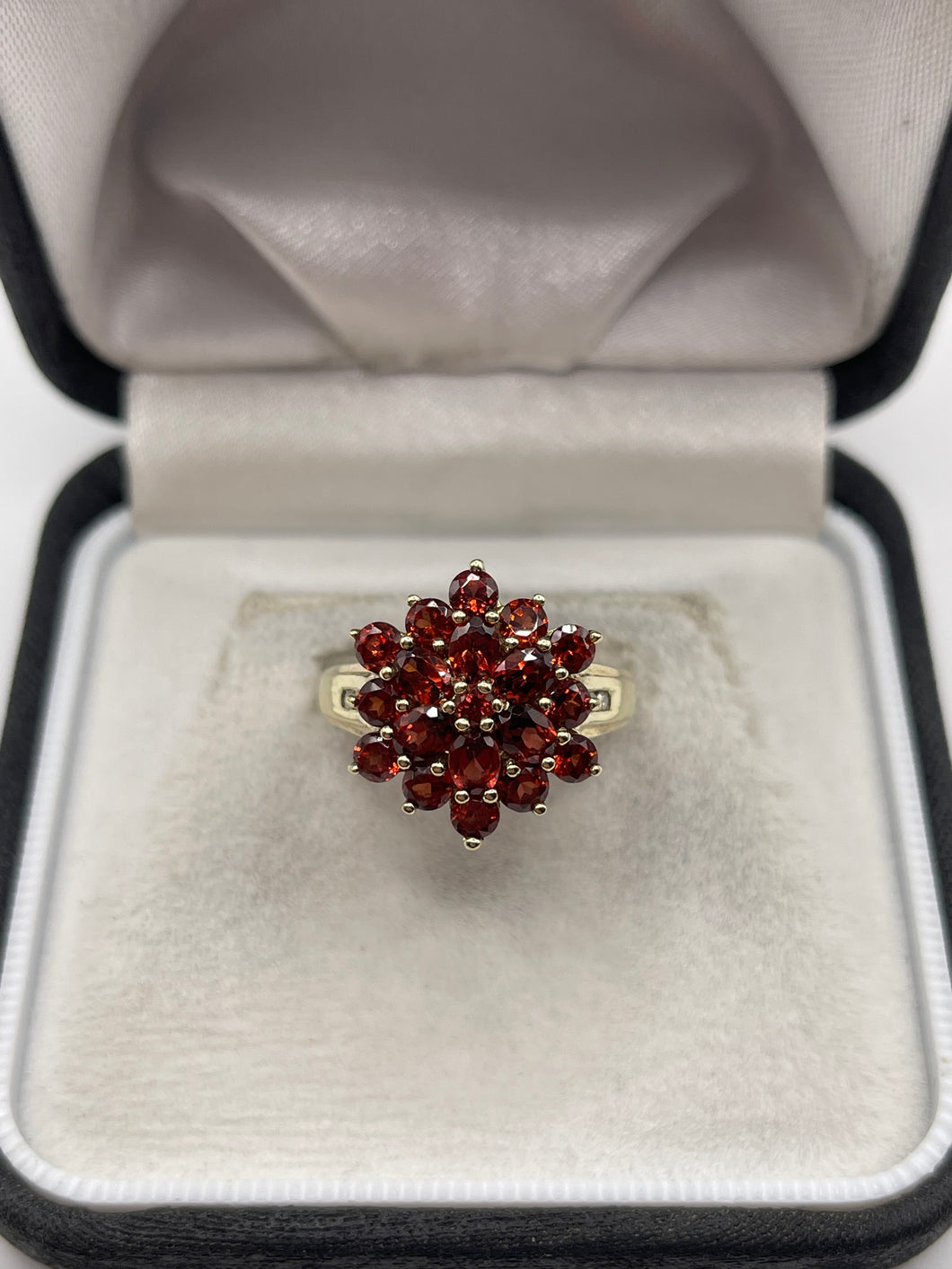 9ct gold garnet and diamond ring