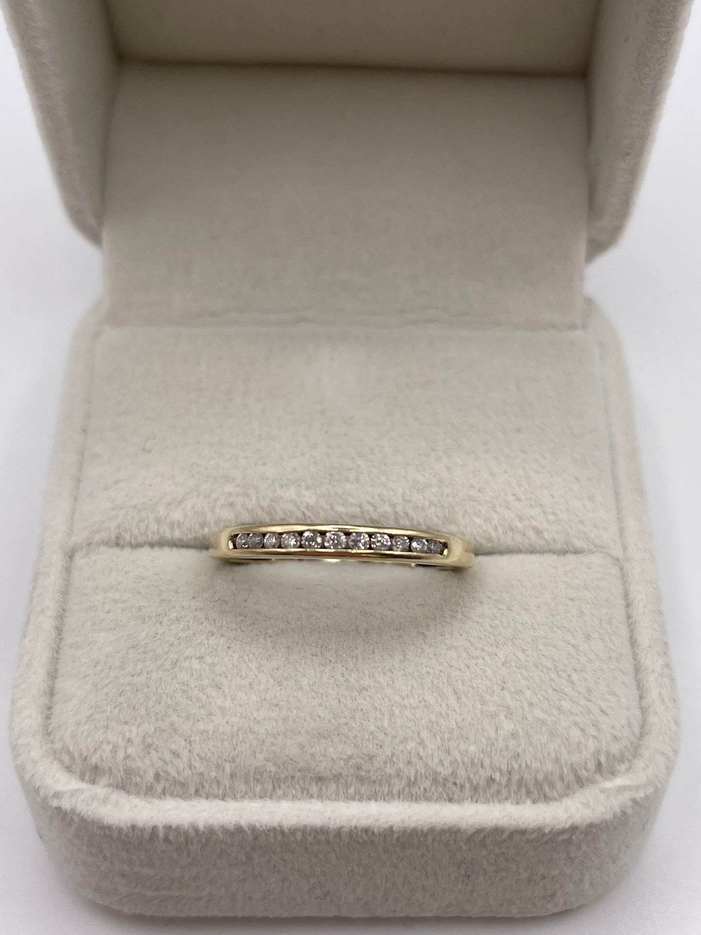 9ct gold diamond ring