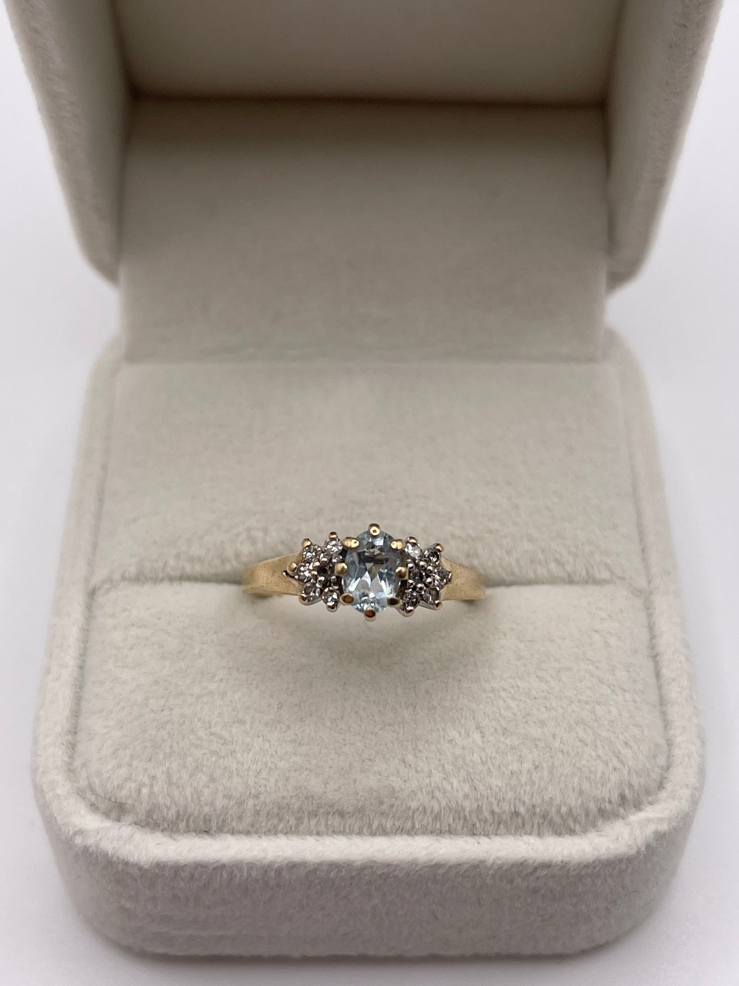 9ct gold aquamarine and diamond ring