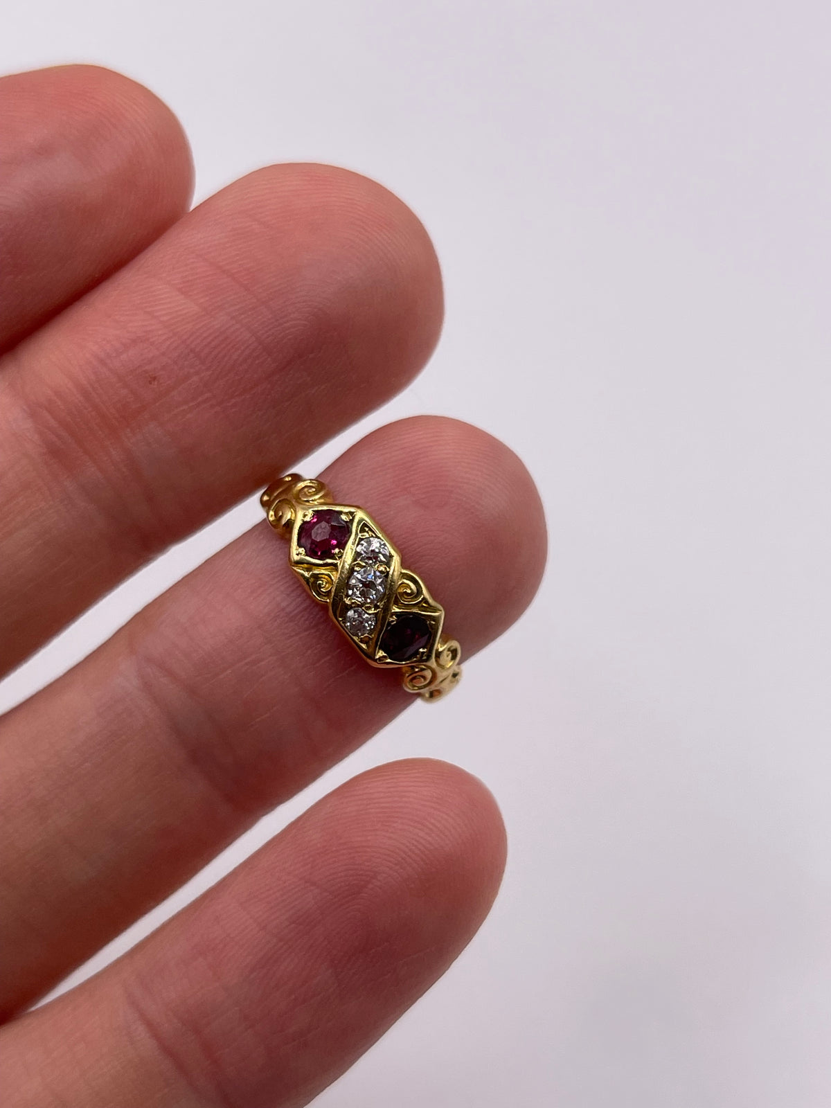 Antique 18ct gold ruby and diamond ring