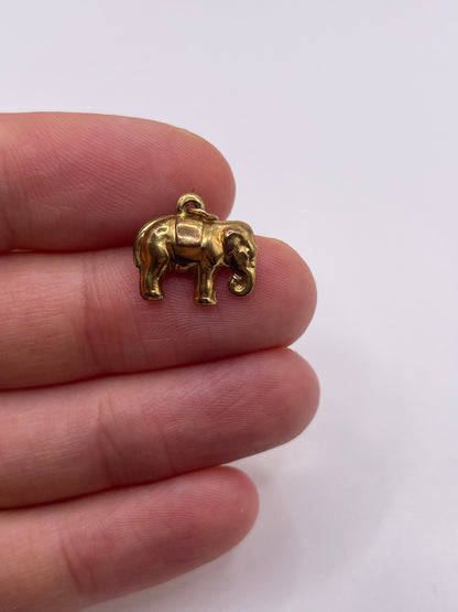 9ct gold elephant charm