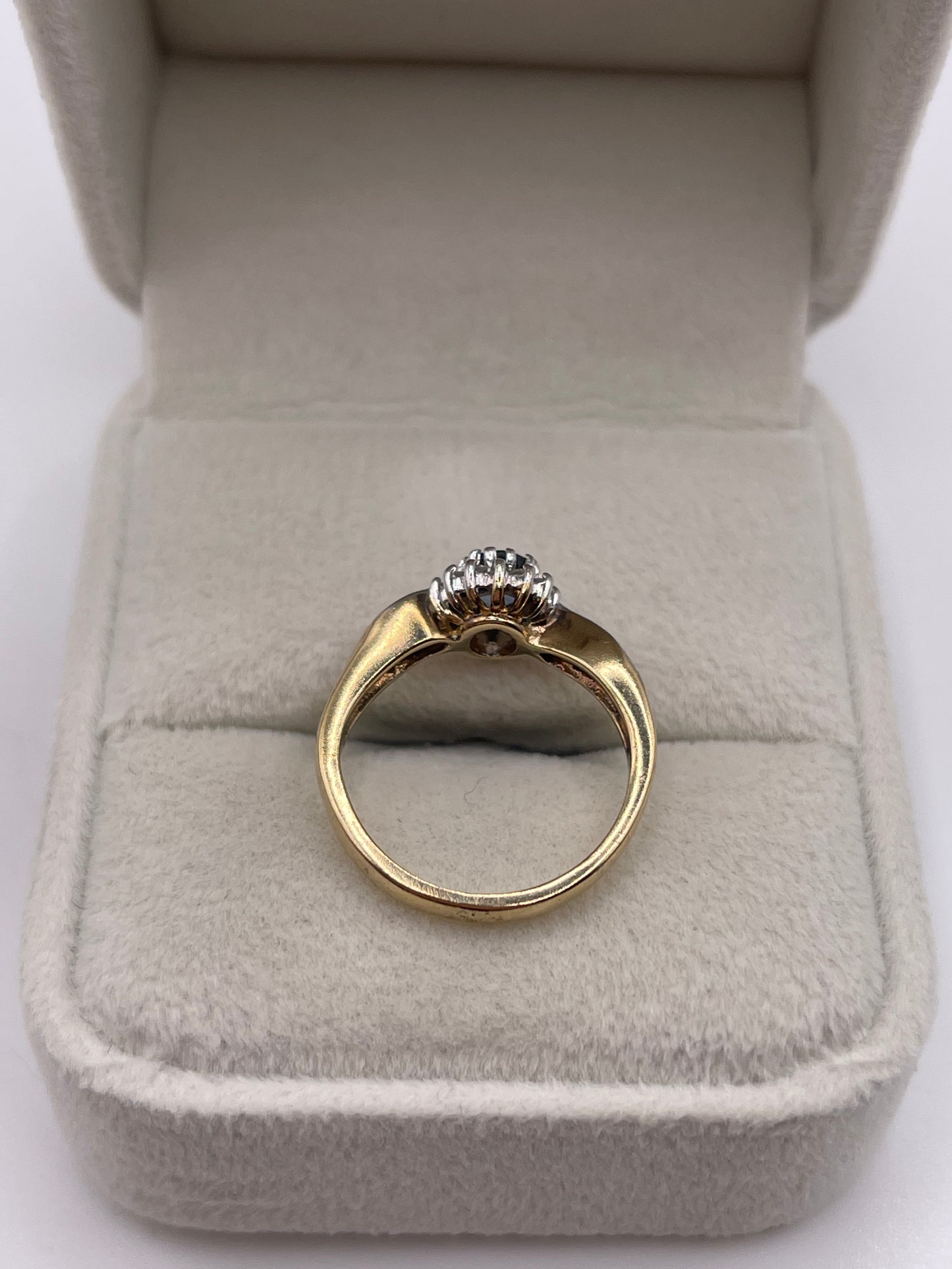 9ct gold sapphire and diamond ring