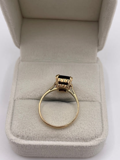 9ct gold garnet ring