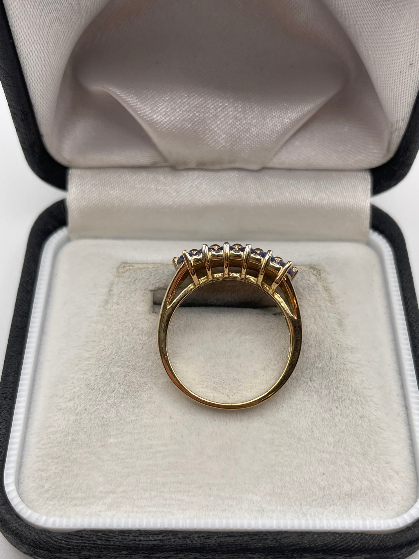 9ct gold tanzanite and diamond ring