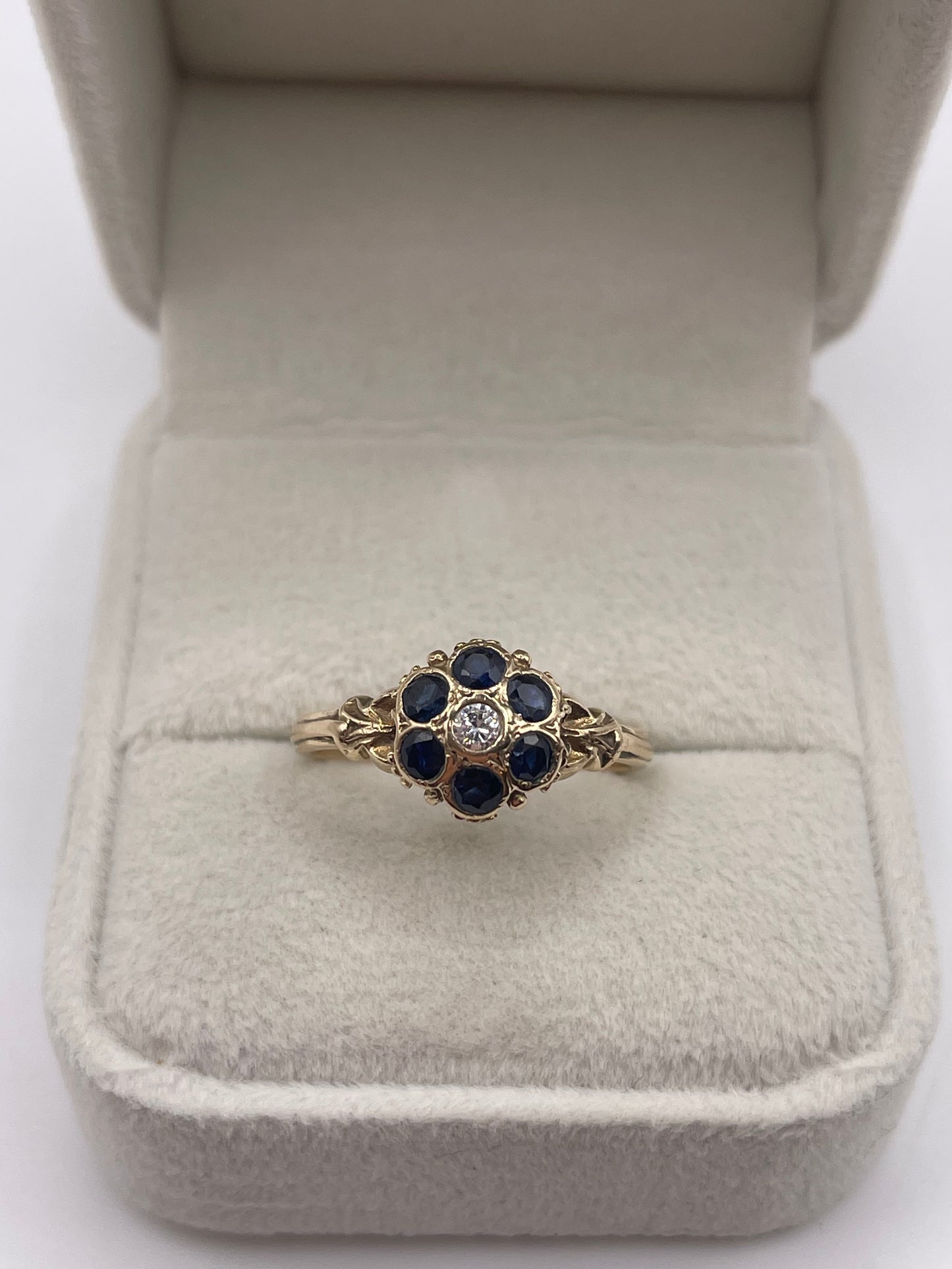 9ct gold sapphire and diamond ring