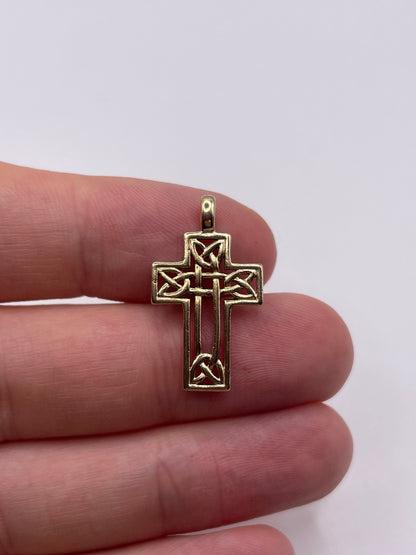 9ct gold cross pendant