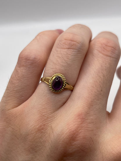9ct gold cabochon amethyst ring