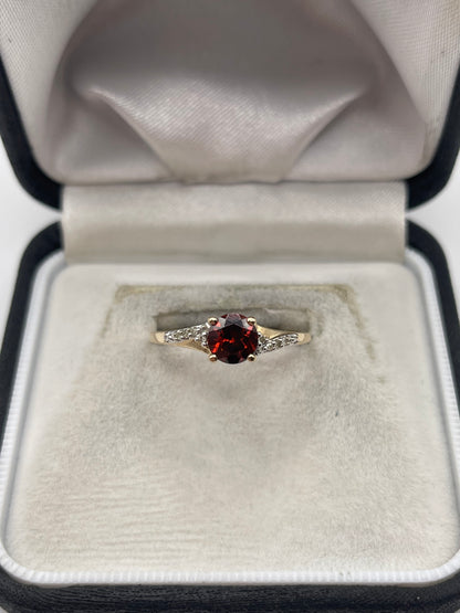 9ct gold garnet and diamond ring