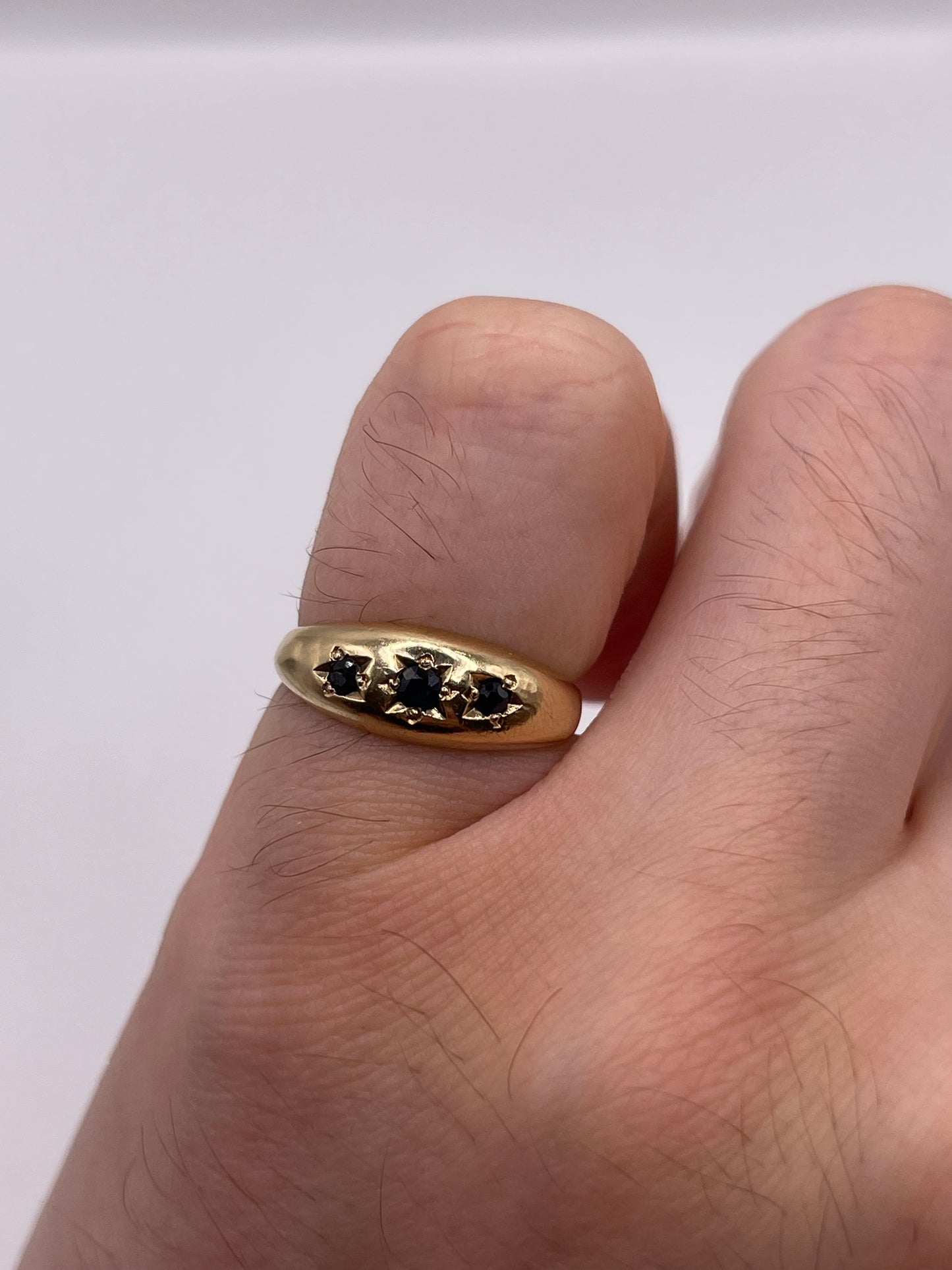 9ct gold sapphire gypsy ring