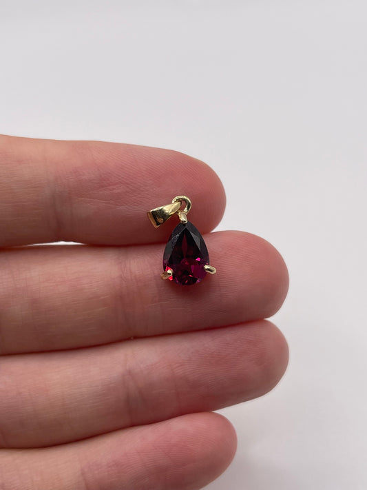 9ct gold garnet pendant