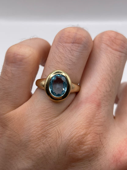 9ct gold blue topaz ring