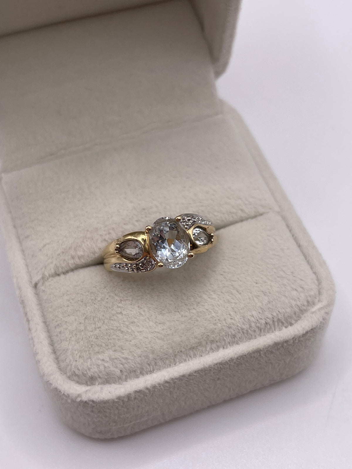 9ct gold aquamarine and diamond ring